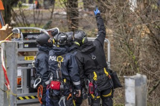 2nd day of the clearing of the hamlet Lützerath, by the police, of tree houses and huts, of climate