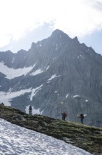 Mountaineer on a hiking trail, ascent to Schönbichler Horn, rocky summit Furtschaglspitze in the