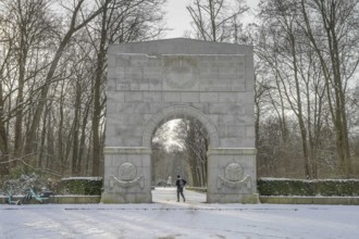 Exit East, Portal, Soviet Memorial, Winter, Treptower Park, Treptow, Treptow-Köpenick, Berlin,