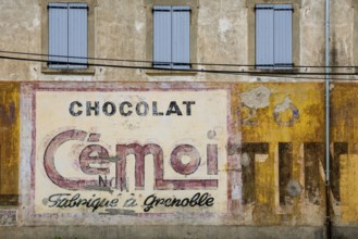 Painted house wall, weaving for chocolate, Sisteron, Provence, Provence-Alpes-Côte d'Azur region,