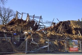 Europe, Germany, Lower Saxony, Stade district, Hamburg metropolitan region, fire ruins, thatched