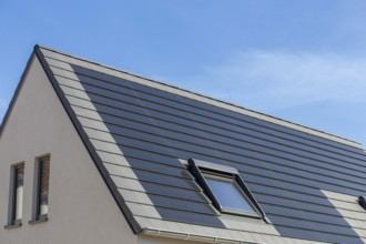 Solar roof: detached house with solar roof tiles as a high-quality and attractive alternative to