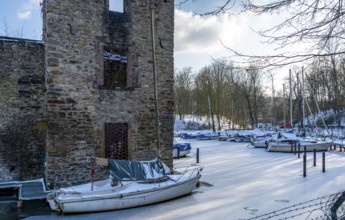 Winter, snowy landscape, Lake Baldeney, Haus Scheppen, sailboat harbour, of the EFKV Essener