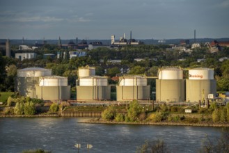 Duisburger Häfen, tank terminal of Oiltanking Deutschland GmbH, large tanks for fuels and vegetable