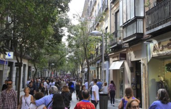 Busy pedestrianised shopping street, Calle Fuencarral, Madrid city centre, Spain, Europe