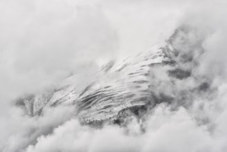 Poor visibility in cloudy skies in the Swiss Alps, clouds, poor visibility, nature, winter, fog,