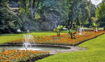 Fountain avenue in the spa gardens, spa town Bad Pyrmont, Lower Saxony state spa, Emmer, Emmertal,