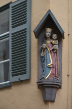 Figure of Mary with the infant Jesus on a house, Dinkelsbühl, Bavaria, Germany, Europe