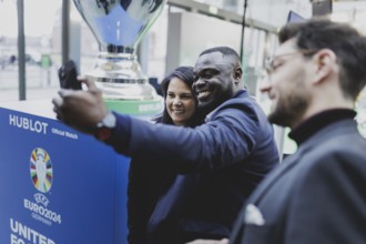 (R-L) Gerald Asamoah, former professional footballer, and Annalena Bärbock (Bündnis 90/Die Grünen),