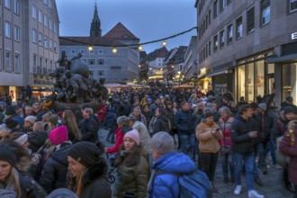 Tourists on their way to the Nuremberg Christmas Market Nuremberg, Middle Franconia, Bavaria,