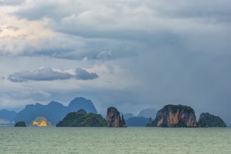 Phang Nga bay near Koh Yai Noi, seascape, seascape, nature, natural landscape, mountains,