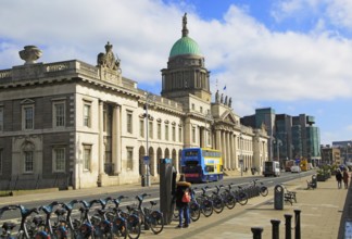 Neo-classical architecture of the Custom House building, city of Dublin, Ireland, Irish Republic,