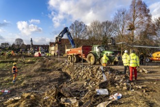 Beginning of the eviction of the Lützerath hamlet, camp of climate activists and squatters, at the