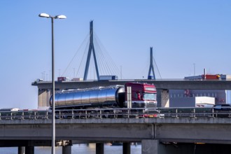 The Köhlbrand Bridge in the port of Hamburg, in front traffic on the A7 motorway, spans the 325 m