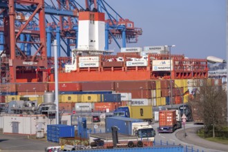 Port of Hamburg, Waltershofer Hafen, container ships, container lorries bring and collect freight