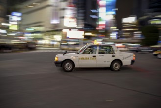 Taxi on the Shibuya intersection, most frequented intersection of the world, Shibuya, Tokyo, Japan,