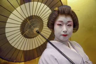 Geisha in traditional costume, portrait, umbrella, Omori, Tokyo, Japan, Asia