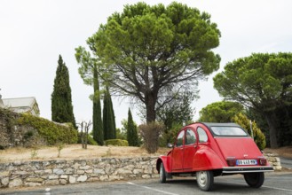 Red Citroën 2CV, classic car, Tourtour, Département Var, Region Provence-Alpes-Côte d'Azur, South