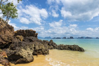 Lonely beach on Koh Yao Noi, beach holiday, beach landscape, rocks, forest, rainforest, sea, dream