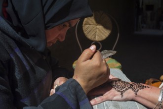 Traditional Moroccan hand tattoo, henna, tattoo, craft, tradition, traditional, oriental, arabic,