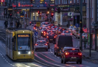 Ruhrbahn tram, on Altendorfer Straße in Essen, rush hour, evening traffic, Essen, North