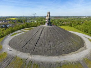 Rheinelbe spoil tip in Gelsenkirchen, 100 metre high spoil tip, landscape park, with the sculpture