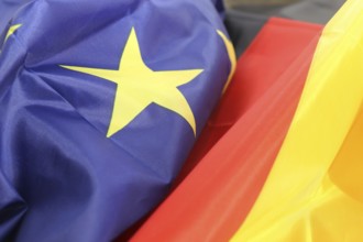 Symbolic image of the German and European flags