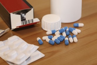 Close-up of different pharmaceutic pills and tablets (Close-up of different pharmaceutic pills and