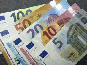 Symbol photo Cash Banknotes euro banknotes lying fanned out on top of each other, Germany, Europe