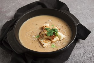 Cream soup, mashed soup, beige, mushroom, onion, cauliflower, vegetarian soup