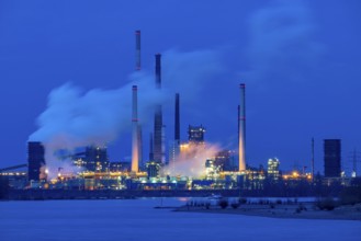 Rhine near Duisburg Bruckhausen, Marxloh, Thyssenkrupp Steel steelworks, blast furnaces, sintering