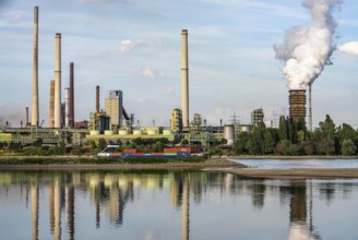 Industrial backdrop of the ThyssenKrupp Steel steelworks in Bruckhausen, on the Rhine, cargo ship,