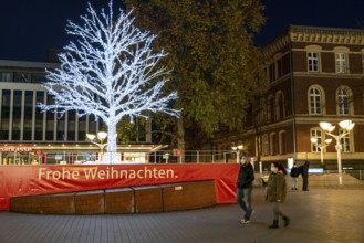 The city centre of Duisburg, shopping street Königstraße, on the day of the opening of the