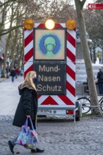 Sign, illuminated sign, on the obligation to wear a mask, shopping street Westenhellweg, shopping