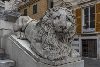 Large lion sculpture in front of San Lorenzo Cathedral, Piazza San Lorenzo, Genoa, Italy, Europe