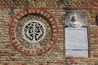 Circular window on the outside of the porch, Pomposa, Abbatia Sanctae Mariae Pomposae, former abbey