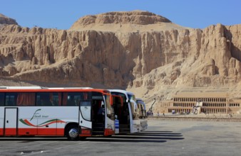 Car park for buses in front of the mortuary temple of Hatshepsut, Hatshepsut Temple in Deir