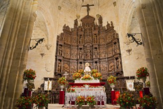 Magnificently decorated religious altar with flowers, Cathedral, Cathedral, Iglesia de Santa Maria,