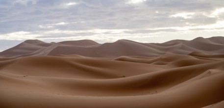 Sunrise in the desert, dunes, Erg Chebbi, Sahara, Merzouga, Morocco, Africa