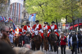 Parade of historically costumed guild members, Oberstrass Guild, Sechseläuten or Sächsilüüte,