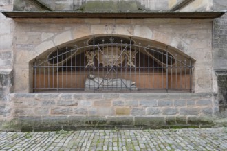 Jesus on the deathbed, sculpture in an outside chapel on the east choir of the late Gothic St