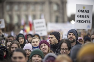 150, 000 people gather around the Bundestag in Berlin to build a human wall against the shift to