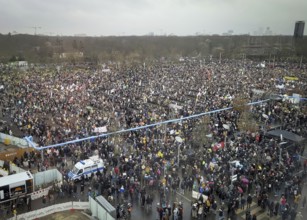 An alliance of initiatives and organisations has called for a demonstration and a human chain