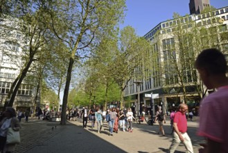 Germany, Hamburg, City, Mönckebergstraße, Main shopping street, Passers-by in motion, Hamburg,