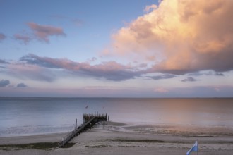 Pier on the North Sea coast, evening light, Wyk, Föhr, North Sea island, North Frisia,