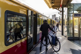 Tiergarten S-Bahn station with local and long-distance trains, Berlin, Germany, Europe