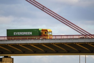 Beeckerwerther Brücke, motorway bridge, A42, truck, over the Rhine, in Duisburg, North