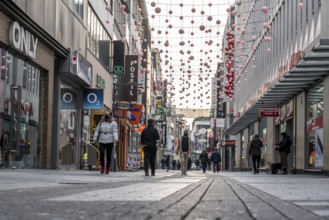 First day of the Christmas lockdown in the Corona crisis, empty shopping street Hohe Straße, closed