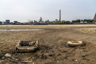 Rhine at Emmerich, extremely low water, Rhine level at 0 cm, falling trend, North Rhine-Westphalia,