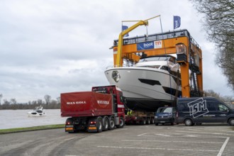 Craning the €6.3 million Sunseeker 88Y motor yacht, weighing 82 tonnes, in preparation for the